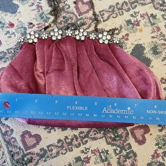 Cargo fuzzy pink clutch - Picture 6 of 7